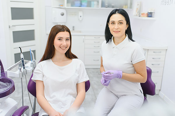 How A Dentist Can Treat A Chipped Tooth